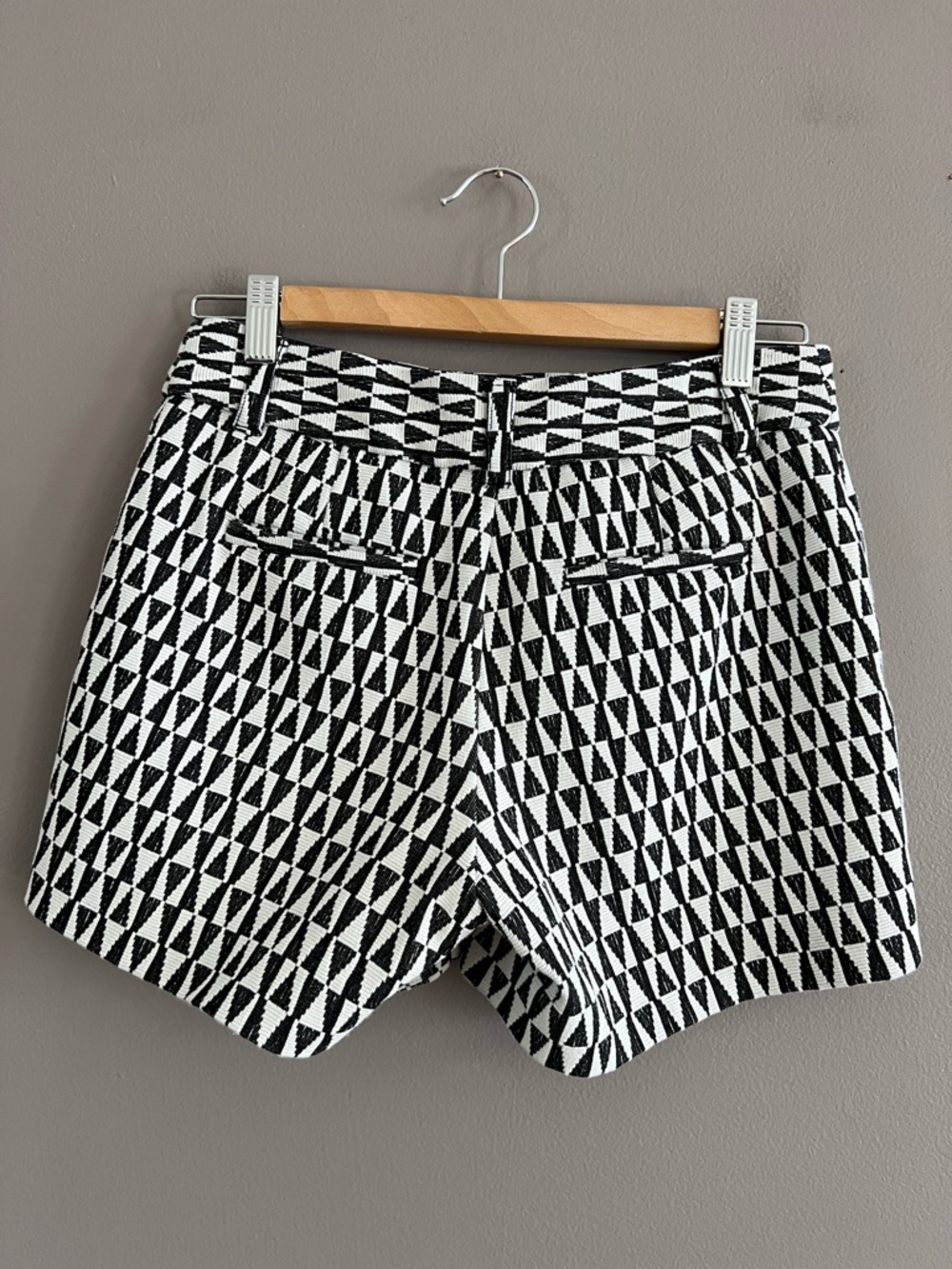 Cartonnier Anthropologie Women’s Black White Geometric Shorts Button Front Sz - Picture 2 of 10